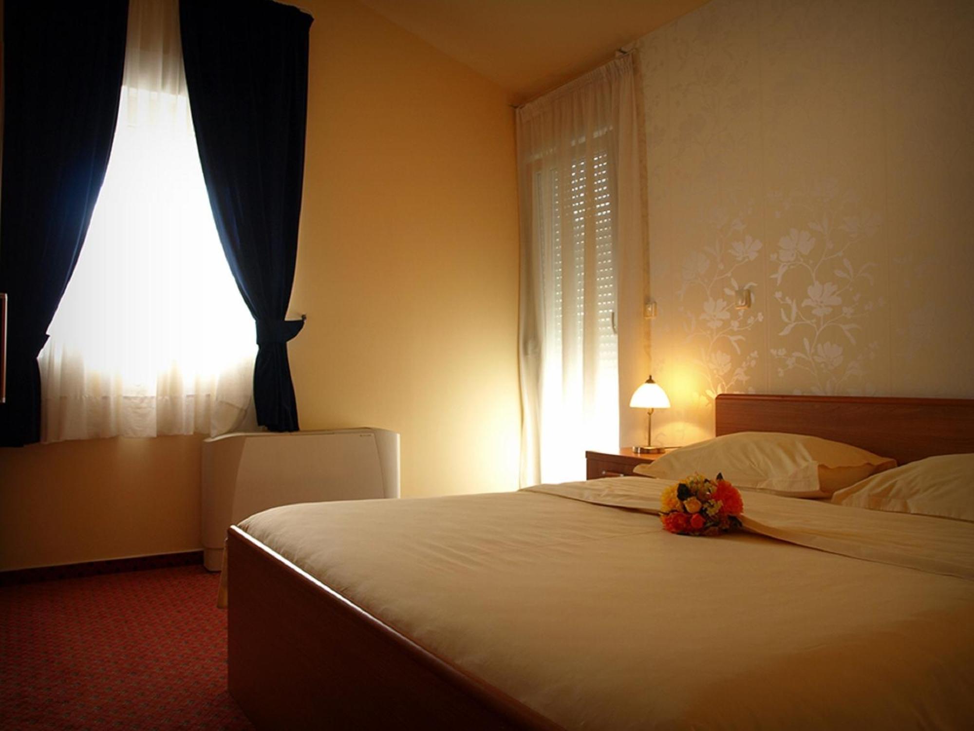 Hotel Neva Podstrana Værelse billede