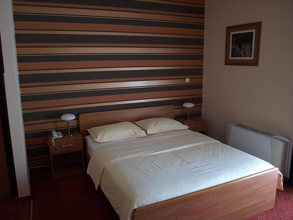 Hotel Neva Podstrana Eksteriør billede